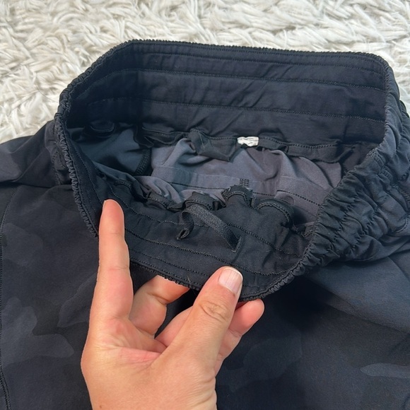 Lululemon Track That Short 5" Heritage 365 Camo Deep Coal Multi - Picture 2 of 5